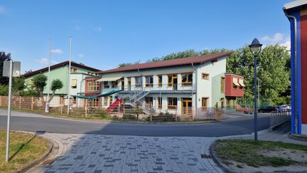 Außenansicht der Kita "Vier Jahreszeiten" in Dommitzsch.